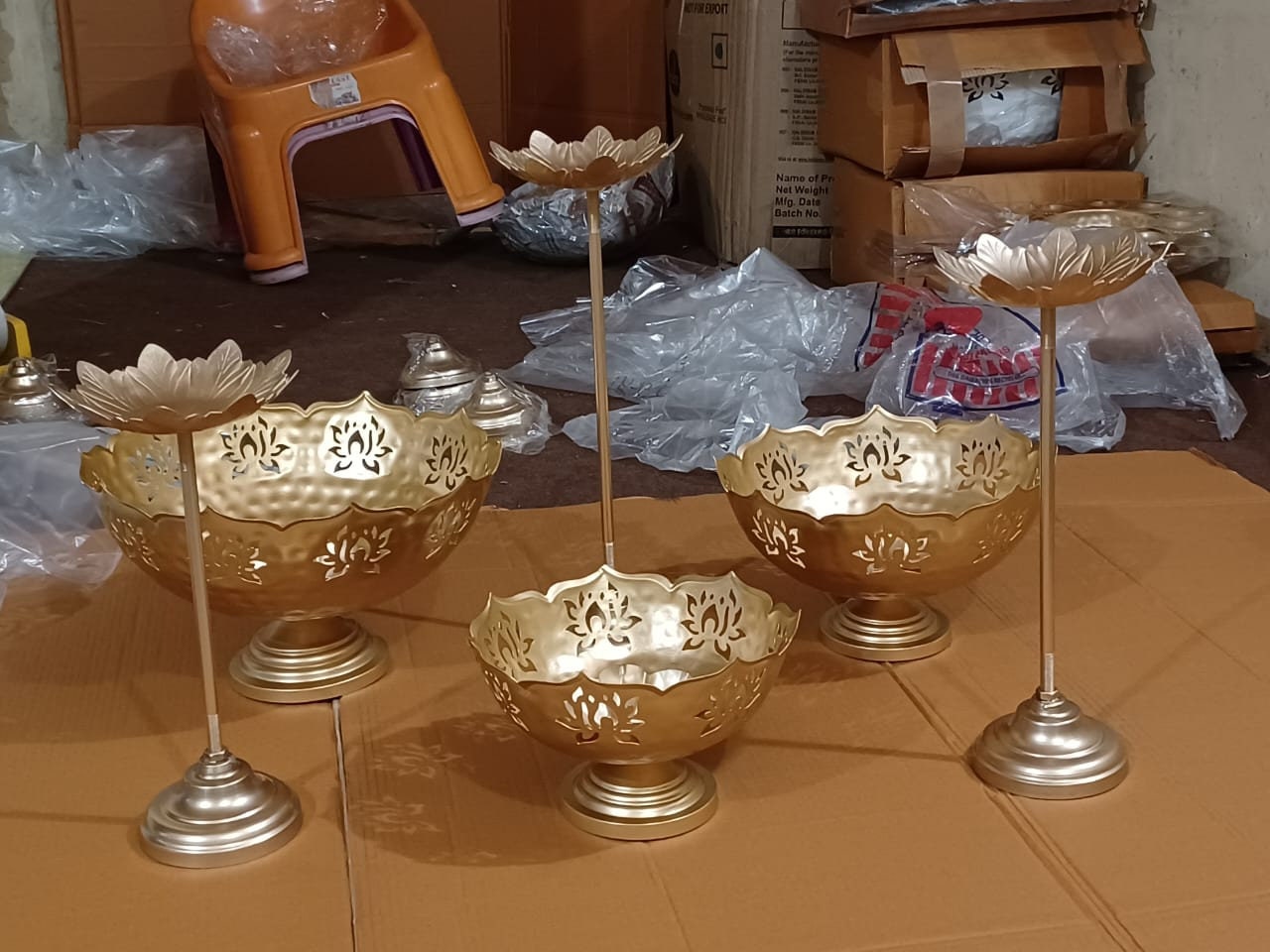Iron Lotus cut Taj Urli| Urali | Urli bowl Set | Decorative Bowl | Pooja | Wedding |CHRISTMAS| DIWALI GIFT| Home Decor 9pc