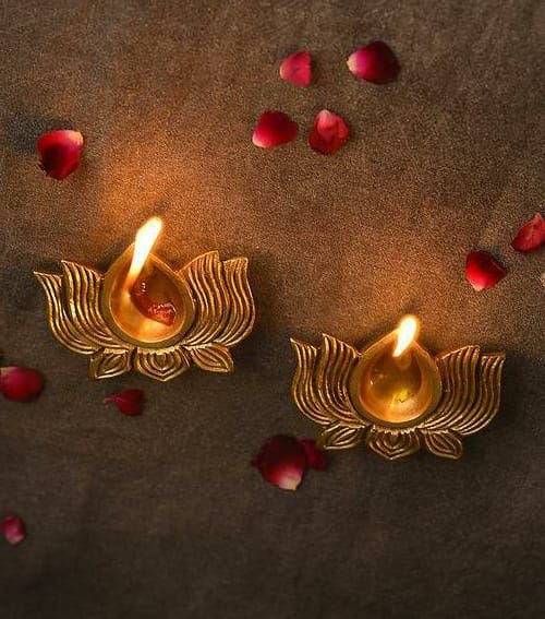 Lotus Iron Diya – 2.5x3.5 Inch Iron Oil Lamp for Puja & Diwali Decorations – Ideal for Festive Home Décor & Religious Ceremonies | Metal Tea Light Holder|Diwali wedding Decor