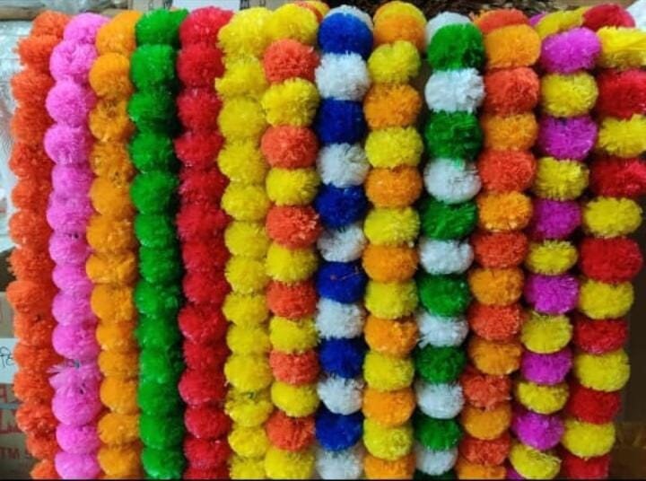 Marigold hanging/marigold flower garland with bells/marigold strings Bell tassels Toran/valence ganpati decoration/backdrops flower toran