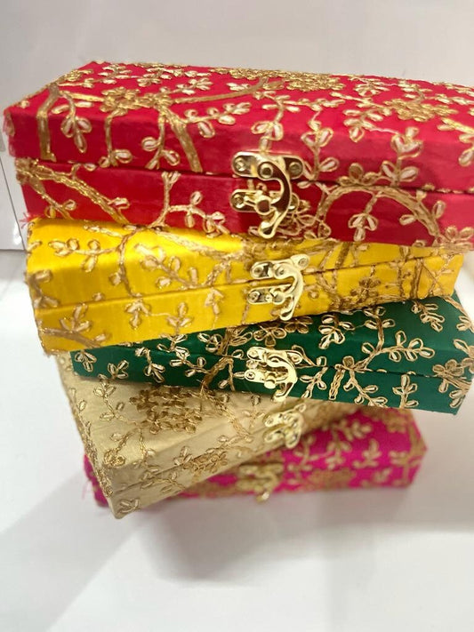Wholesale Embroidery Cashbox, Traditional Decorative Cash Box, Shagun, Jewelry Box, Wedding cash box, Christmas gifts, Indian Gift Box, Return Gift, Diwali Gift Box